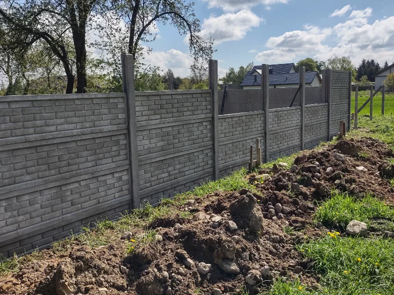 Zdjęcie - fundament pod ogrodzenie praca